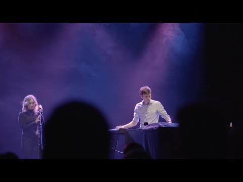 Frederic Robinson - Breathing (feat. Lily Juniper) [Live In Prague 2017] - UCNyo1qwT4ZKuoWsyrrdoc6g