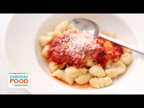 Simple Potato Gnocchi | Everyday Food with Sarah Carey - UCl0kP-Cfe-GGic7Ilnk-u_Q