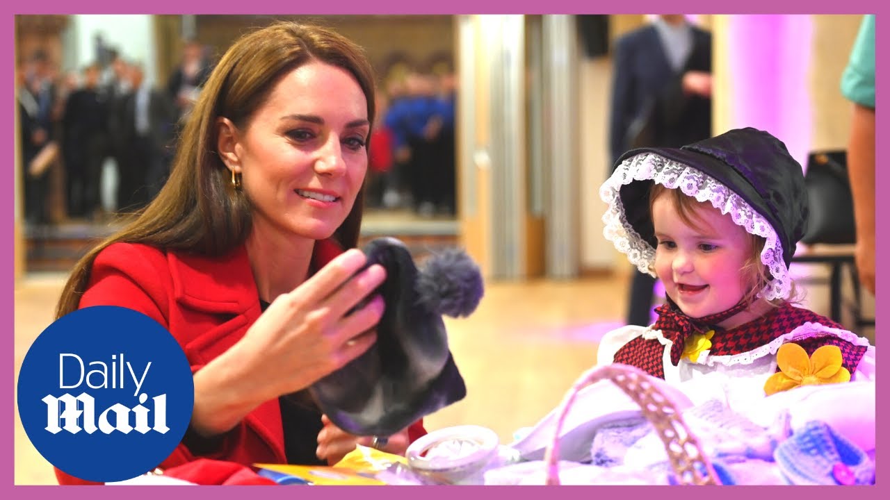 Kate Middleton addresses cost of living whilst at food bank in Wales