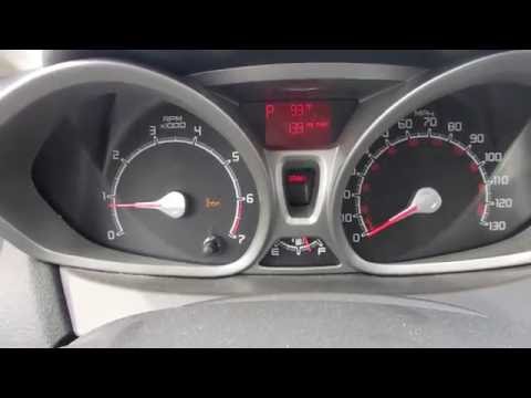 Wie setze ich die Service-Warnleuchte beim Ford Fiesta zurück?