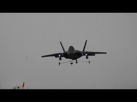 F22 Predator Quad Jump Jet -- Toy Review - UCsFctXdFnbeoKpLefdEloEQ