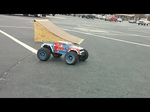 Team Associated Rival MT RCPLAYGROUND  Test  Jump - UCnnGALgMKGZrzN-lf1AosYw