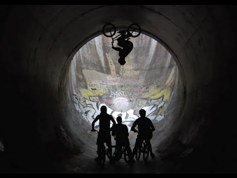 BMX 16ft Full Pipe Loop - Red Bull Full Circle - UCblfuW_4rakIf2h6aqANefA