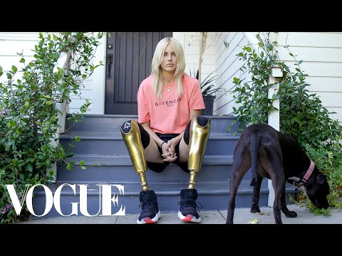 How Lauren Wasser, the Model With Golden Legs, Made a Triumphant Return | Vogue - UCRXiA3h1no_PFkb1JCP0yMA