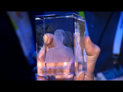 CNET News - Your 3D image immortalized in glass - UCOmcA3f_RrH6b9NmcNa4tdg