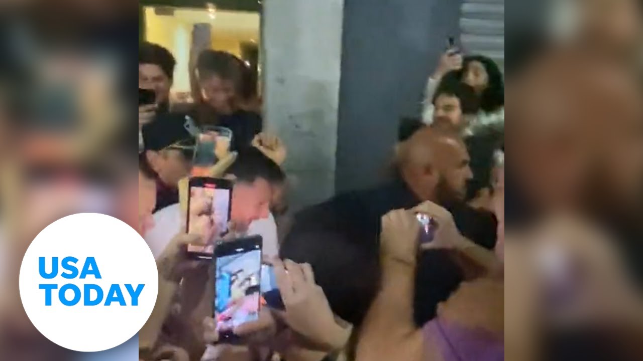 Lionel Messi swarmed outside Buenos Aires restaurant | USA TODAY