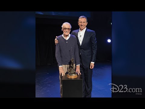 Stan Lee Receives Disney Legends Award at D23 Expo 2017 - UCvC4D8onUfXzvjTOM-dBfEA