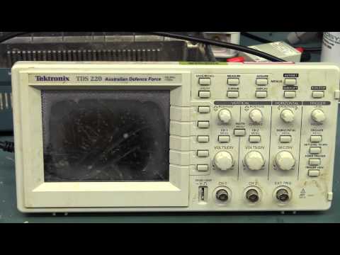 EEVblog #690 - TDS220 Oscilloscope Autopsy - UC2DjFE7Xf11URZqWBigcVOQ