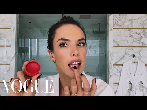 Alessandra Ambrosio's Guide to Beachy Brazilian Beauty | Beauty Secrets | Vogue - UCRXiA3h1no_PFkb1JCP0yMA