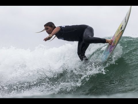 Female Surfers going Big at Swatch Girls Pro Day 3 - France 2013 - UCblfuW_4rakIf2h6aqANefA