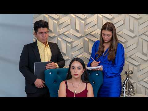 En su primer día de trabajo desenmascaró a su jefa