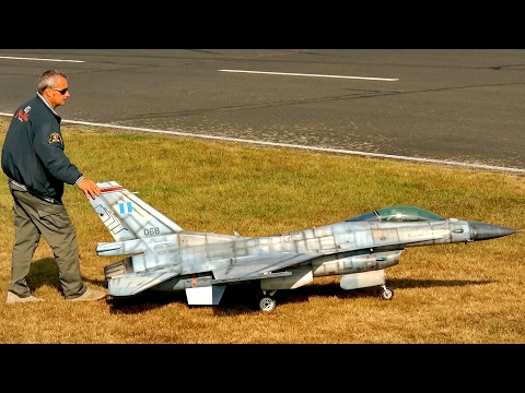 F-16 HUGE RC SKYMASTER SUPER SCALE MODEL TURBINE JET FLIGHT DEMONSTRATION / Jetpower Fair 2016 - UCH6AYUbtonG7OTskda1_slQ