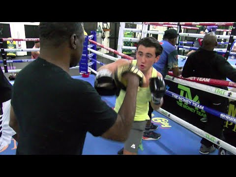 Brit gets a boxing lesson from Jeff Mayweather