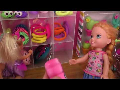 Shopping ! Elsa and Anna toddlers buy from Claire's store - Barbie - UCQ00zWTLrgRQJUb8MHQg21A