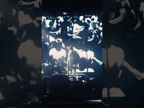 Rema performing “OZEBA” live from Chicago 🦇