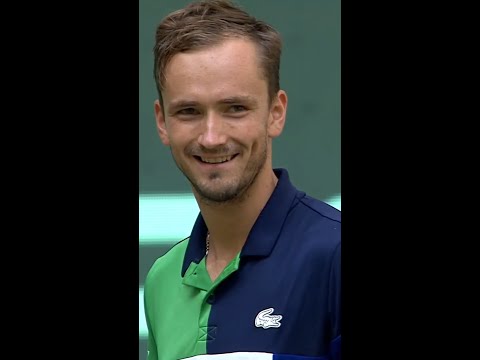 Daniil Medvedev Interrupted By Crying Baby in Halle! 😊