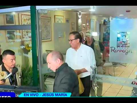 Jesús María: Roberto Sánchez abandona cafetería tras permanecer reunido 8 horas