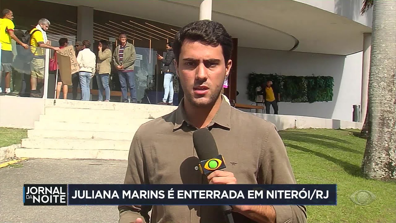 Velório de Juliana Marins reúne dezenas de pessoas no Rio de Janeiro
