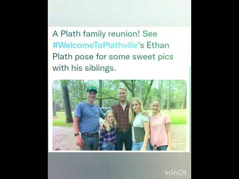 A Plath family reunion! See #WelcomeToPlathville's Ethan Plath pose for some sweet pics with his