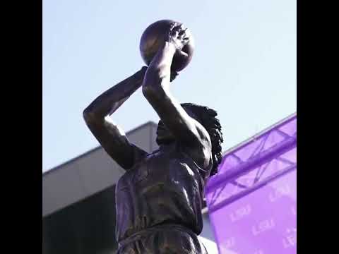 An LSU legend 🐯 The Seimone Augustus statue unveiled 👏 #shorts