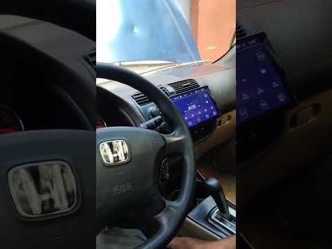 Mira este Honda Civic con motor d17 a diagnóstico; es 2004.