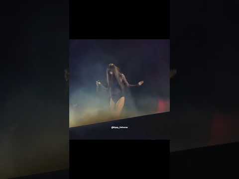The Weeknd bowing down to Jennie!! 🛐😩