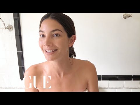 The 90-Second Easy Summer Beauty Look With Lily Aldridge | Beauty Secrets | Vogue - UCRXiA3h1no_PFkb1JCP0yMA