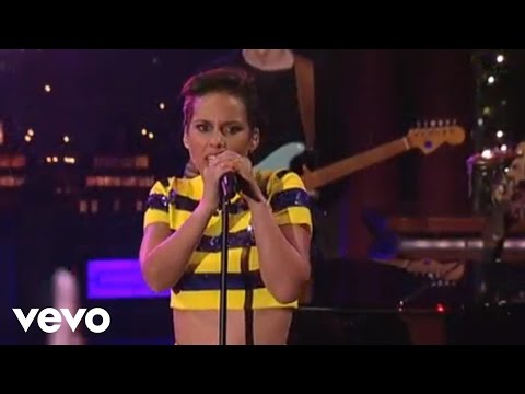 Alicia Keys - Girl On Fire (Live on Letterman) - UCETZ7r1_8C1DNFDO-7UXwqw