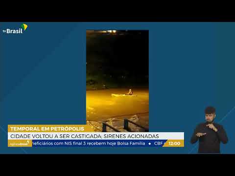 RJ | Enxurradas voltam a atingir população e ruas de Petrópolis