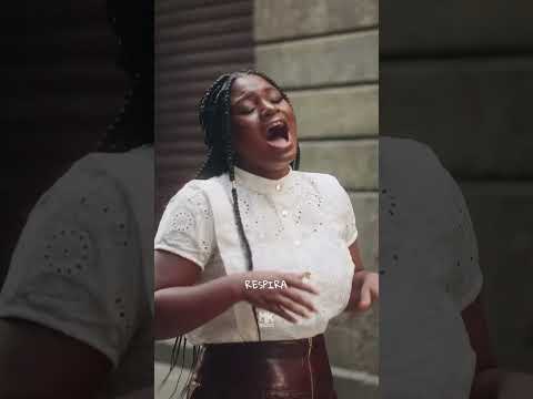 Não desanime, a bênção está perto! Assista ao novo clipe da Thalita Roberta 