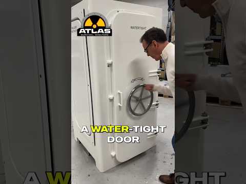Watertight door for a Tsunami