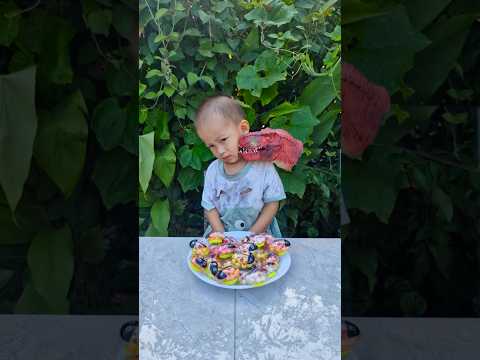 cute baby and dinosaur! p63 🦖🤣👶