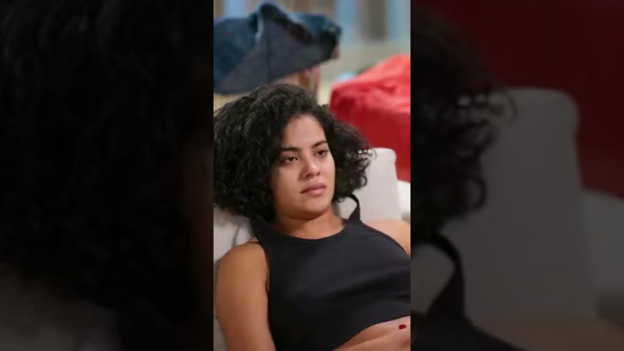 Vale Tudo : Desesperada, Fátima bate à porta de Raquel dizendo  Por favor, me escuta