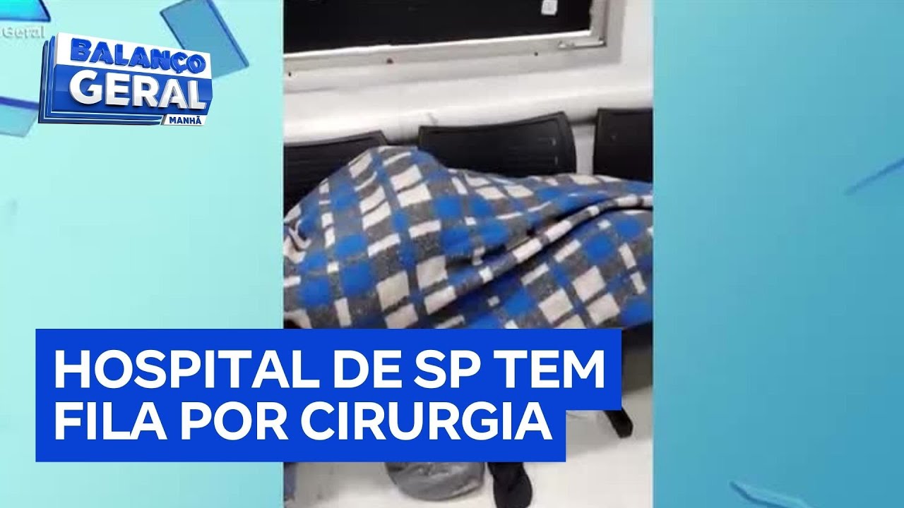 Pacientes aguardam cirurgias em macas no corredor de hospital na zona sul de São Paulo