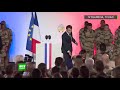 Un militaire s évanouie devant Macron (Tchad)