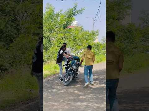 पुलिस वाले ने चुना लगाया 😂 @akki_dada7  #comedy #funny  #indore #shorts #ytshorts