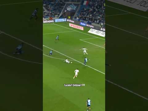 That move by Warren Zaïre-Emery 👌 #Ligue1 #PSG #ZaireEmery