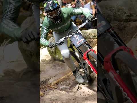 🤘 Metal Monday! DH Corner Explosion #mtb #dh #downhill #downhillmtb #metalmonday #pinkbike #racing
