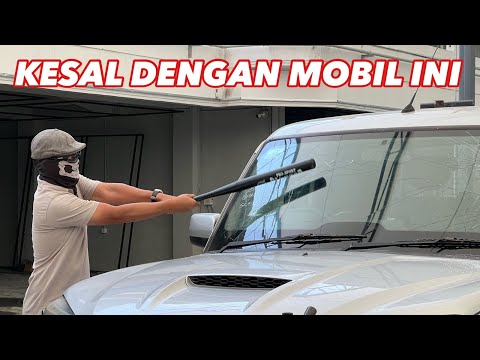 MENGHANCURKAN MOBIL BOSOK