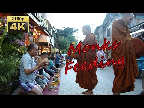 Feeding the Monks in Chiang Khan, Isaan - Thailand 4K Travel Channel - UCqv3b5EIRz-ZqBzUeEH7BKQ