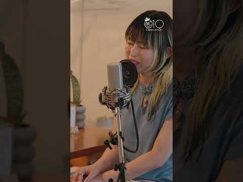 10周年特別動画企画👑「Awesome Acoustic Session」皆さまからいただいたリクエストの中から、メンバー3人が5曲をセレクト🎵第4弾は📣「ブルージー」#ACC10th