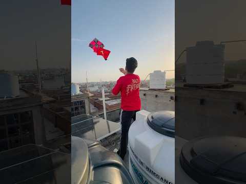 Ek sath badi or chotti <strong>do</strong> <strong>do</strong> patang uda di 😍🪁 #kite #patang #kiteflying #patangbazi