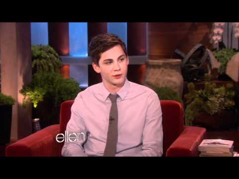 Ellen Chats with Logan Lerman - UCp0hYYBW6IMayGgR-WeoCvQ