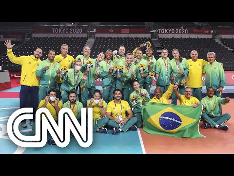 Seleção feminina de vôlei chega ao Brasil após prata em Tóquio | CNN PRIME TIME