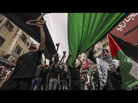 شاهد: الفلسطينيون يحيون ذكرى النكبة الـ74 على وقع التصعيد والتوتر…