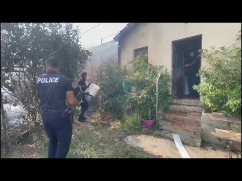 Wildfire: Police use buckets of water to fight house fire as blaze nears Marseille | AFP