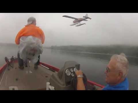 Flyzone DHC-2 Beaver flying from Boat - UC-kjUDEHiCaRe3cNnWIOwwA