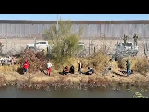 Texas authorities attempt to disperse migrants gathered on Mexico-US border | AFP