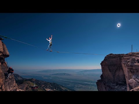 Highlining During the Solar Eclipse! | Alex Mason - UCblfuW_4rakIf2h6aqANefA