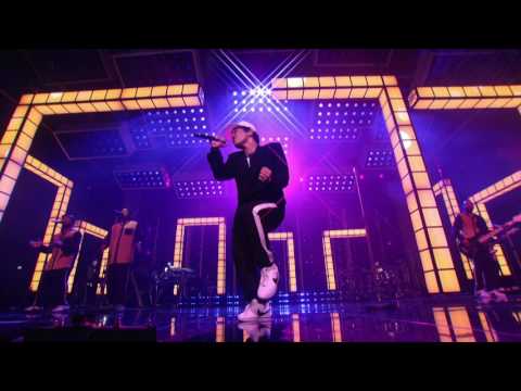 Bruno Mars - Versace on the Floor (Billboard Music Awards 2017) (Official Live Performance)